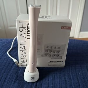 Dermaflash Luxe+ with The Essentials Kit (25 TOTAL EDGES!!)